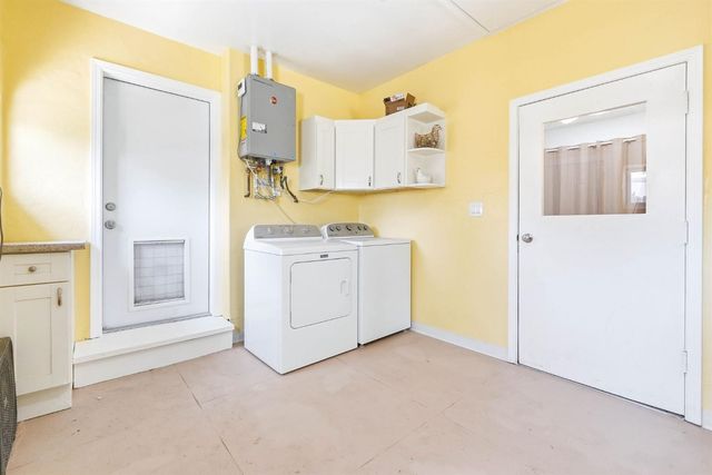 1815 Kenwood St, Sacramento, CA 95815