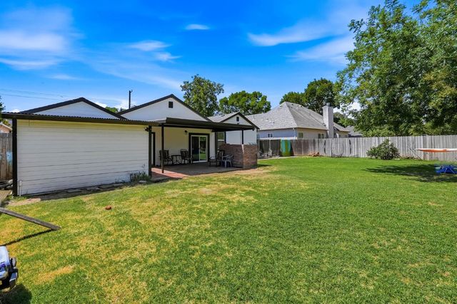 1815 Kenwood St, Sacramento, CA 95815