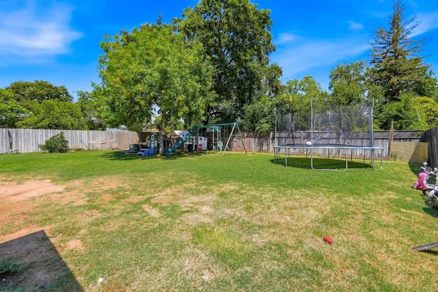 1815 Kenwood St, Sacramento, CA 95815