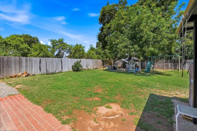 1815 Kenwood St, Sacramento, CA 95815