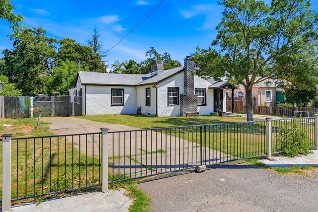 1815 Kenwood St, Sacramento, CA 95815
