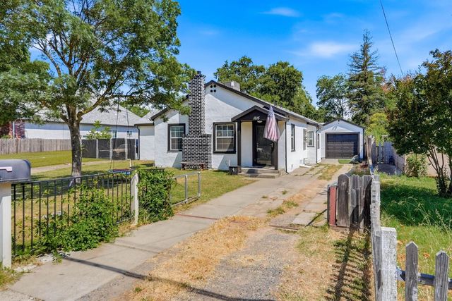 1815 Kenwood St, Sacramento, CA 95815