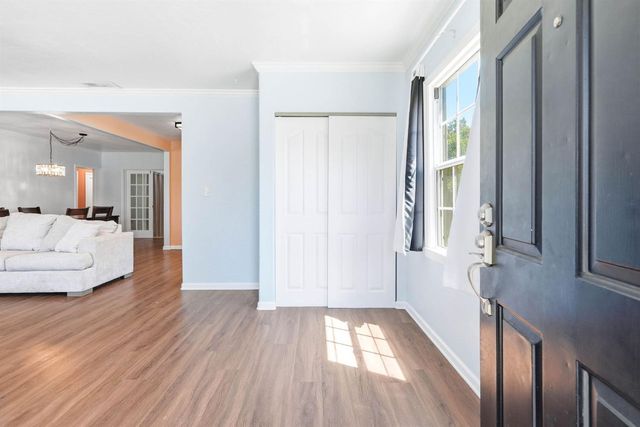 1815 Kenwood St, Sacramento, CA 95815