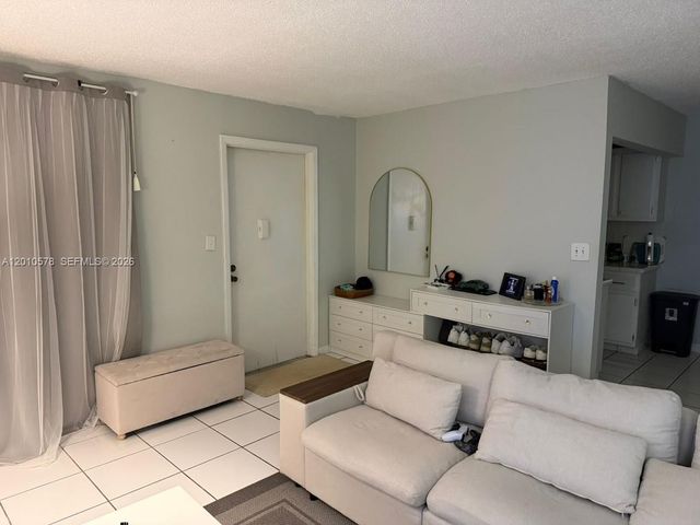 2420 Diana Dr 302, Hallandale Beach, FL 33009