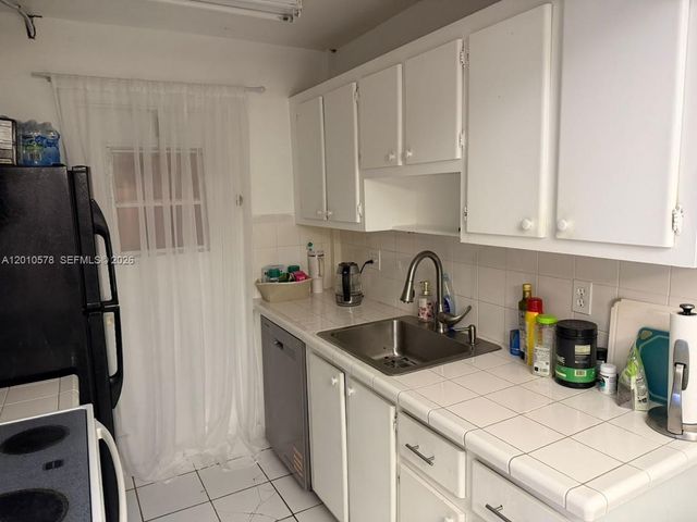 2420 Diana Dr 302, Hallandale Beach, FL 33009