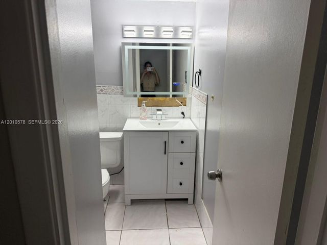 2420 Diana Dr 302, Hallandale Beach, FL 33009