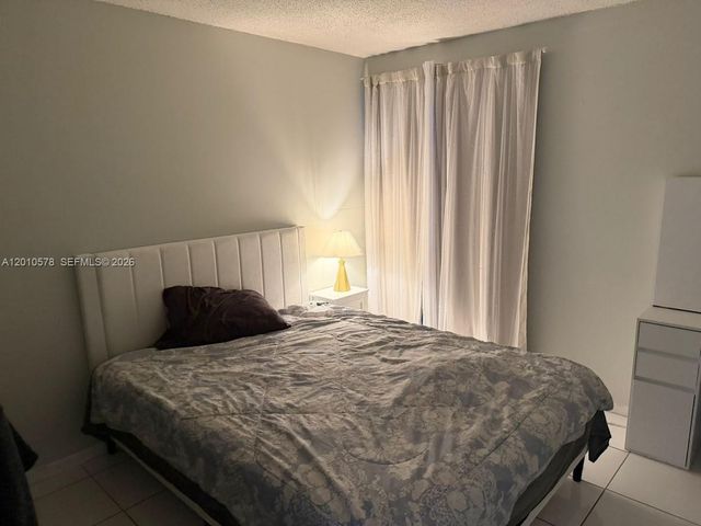 2420 Diana Dr 302, Hallandale Beach, FL 33009