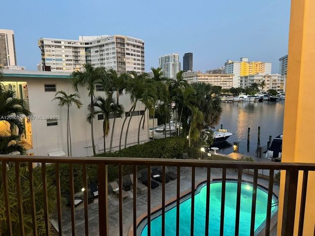 2420 Diana Dr 302, Hallandale Beach, FL 33009