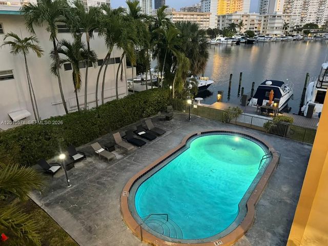 2420 Diana Dr 302, Hallandale Beach, FL 33009