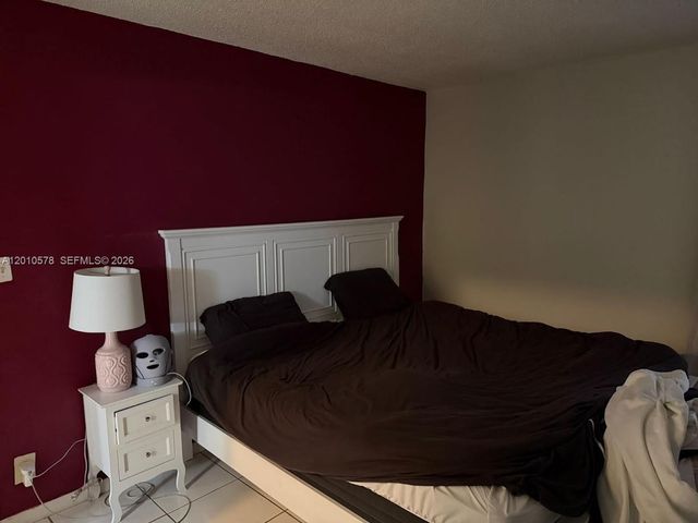 2420 Diana Dr 302, Hallandale Beach, FL 33009