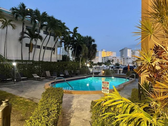 2420 Diana Dr 302, Hallandale Beach, FL 33009