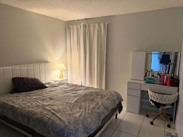 2420 Diana Dr 302, Hallandale Beach, FL 33009
