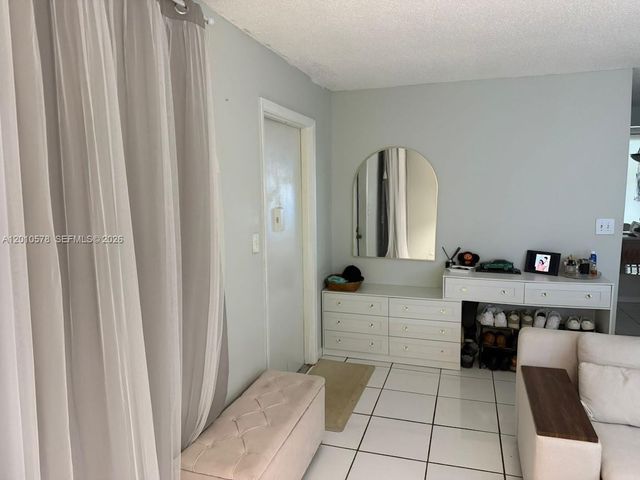 2420 Diana Dr 302, Hallandale Beach, FL 33009