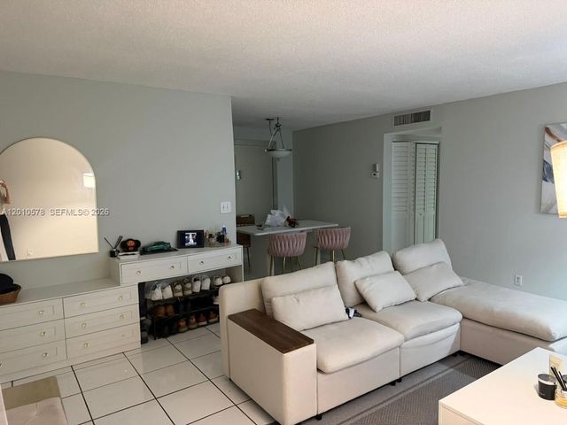2420 Diana Dr 302, Hallandale Beach, FL 33009