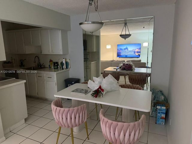 2420 Diana Dr 302, Hallandale Beach, FL 33009