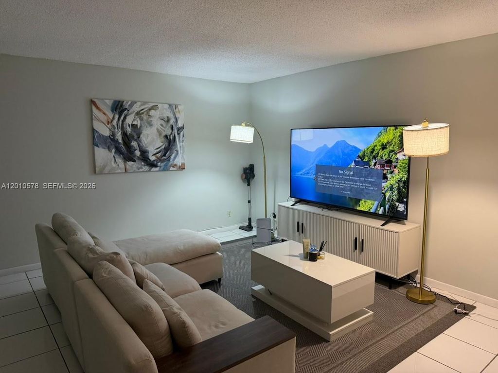 2420 Diana Dr 302, Hallandale Beach, FL 33009