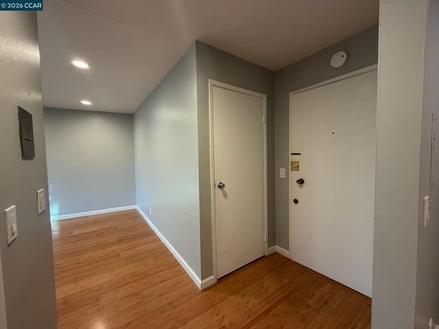 94 Bayo Vista Avenue 305, Oakland, CA 94611