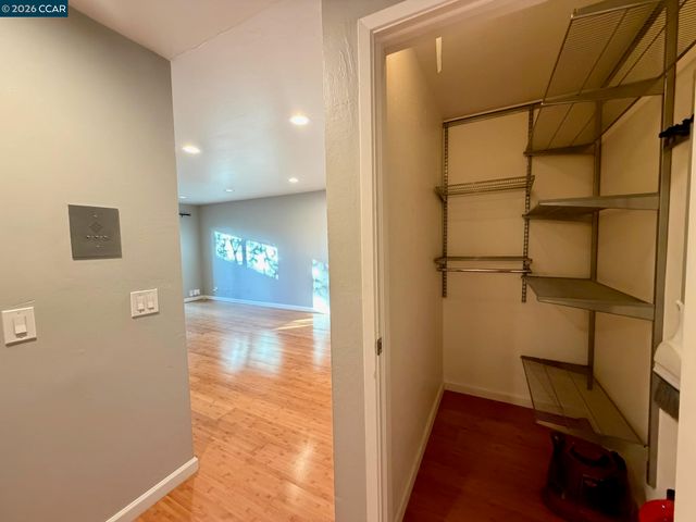 94 Bayo Vista Avenue 305, Oakland, CA 94611