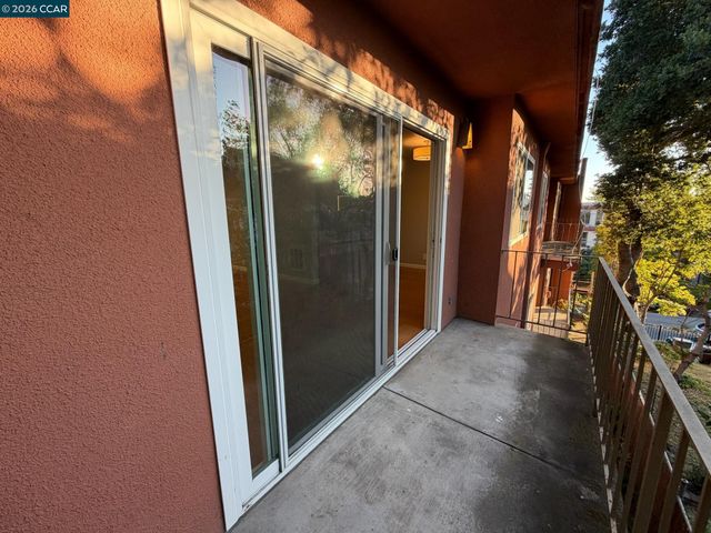 94 Bayo Vista Avenue 305, Oakland, CA 94611
