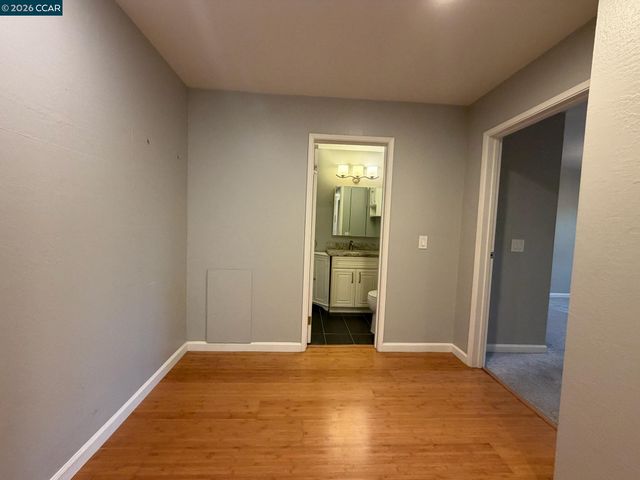 94 Bayo Vista Avenue 305, Oakland, CA 94611