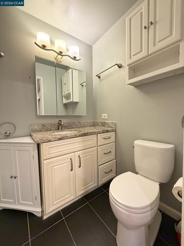 94 Bayo Vista Avenue 305, Oakland, CA 94611