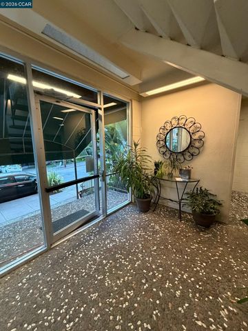 94 Bayo Vista Avenue 305, Oakland, CA 94611