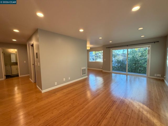 94 Bayo Vista Avenue 305, Oakland, CA 94611