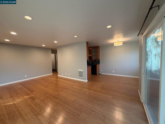 94 Bayo Vista Avenue 305, Oakland, CA 94611