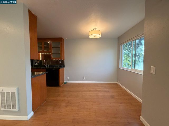 94 Bayo Vista Avenue 305, Oakland, CA 94611