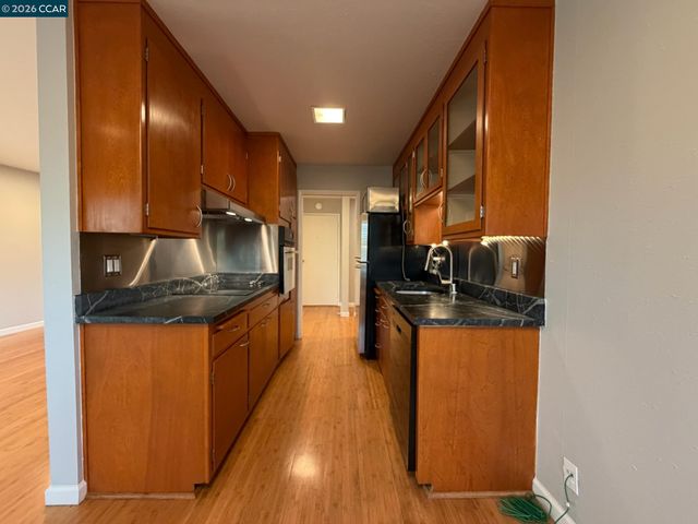 94 Bayo Vista Avenue 305, Oakland, CA 94611