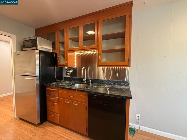 94 Bayo Vista Avenue 305, Oakland, CA 94611