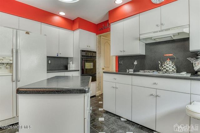 52 Yorktown Road, East Brunswick, NJ 08816