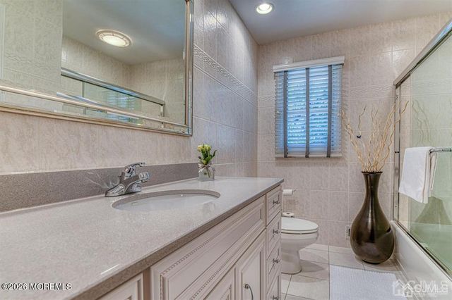 52 Yorktown Road, East Brunswick, NJ 08816