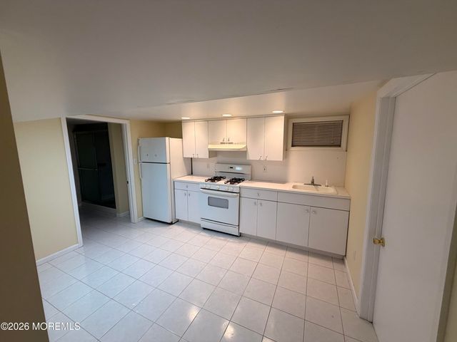 52 Yorktown Road, East Brunswick, NJ 08816