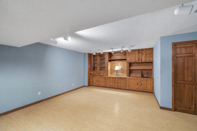 4203 Oakgrove Drive, Valparaiso, IN 46383