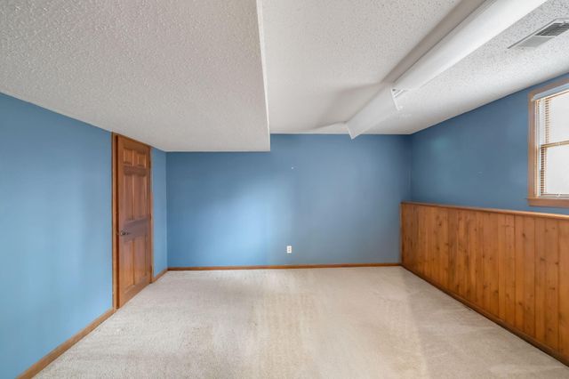 4203 Oakgrove Drive, Valparaiso, IN 46383