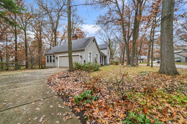 4203 Oakgrove Drive, Valparaiso, IN 46383