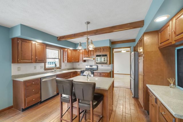 4203 Oakgrove Drive, Valparaiso, IN 46383