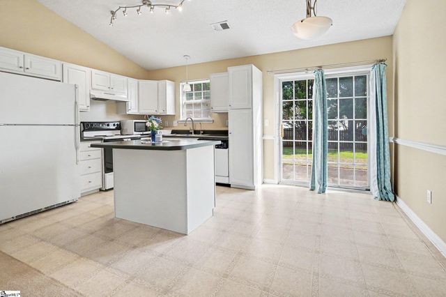 403 Crescentwood Court, Taylors, SC 29687