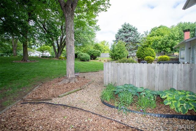 16 Gum Tree Place, St Charles, MO 63301