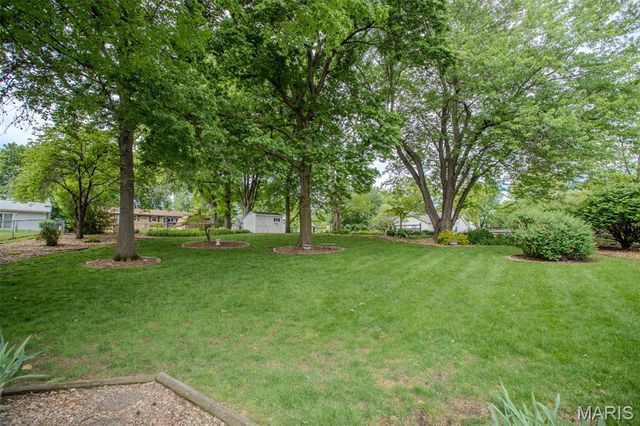 16 Gum Tree Place, St Charles, MO 63301