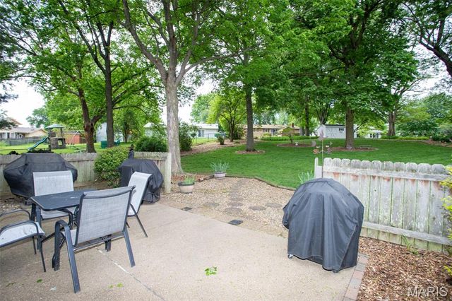 16 Gum Tree Place, St Charles, MO 63301