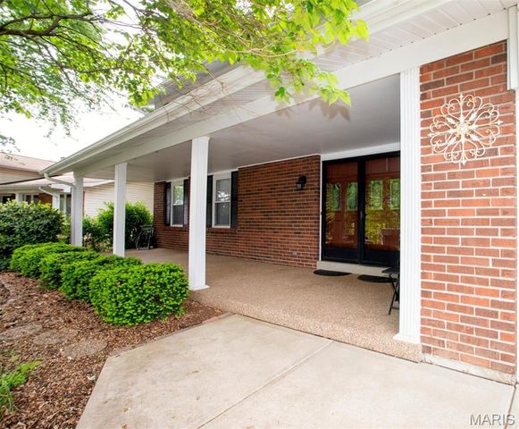 16 Gum Tree Place, St Charles, MO 63301