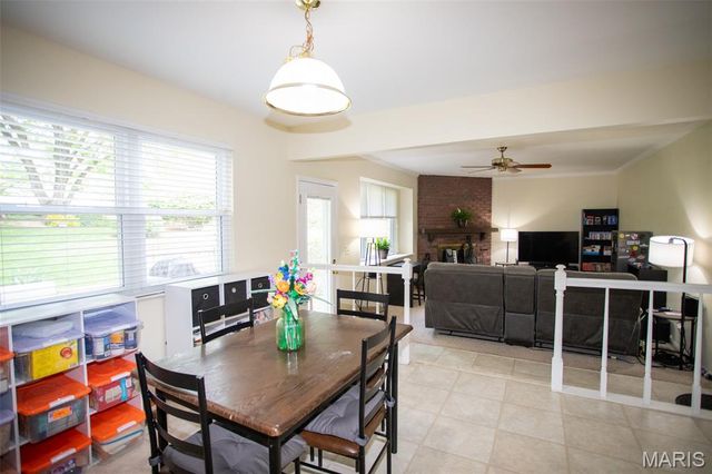 16 Gum Tree Place, St Charles, MO 63301