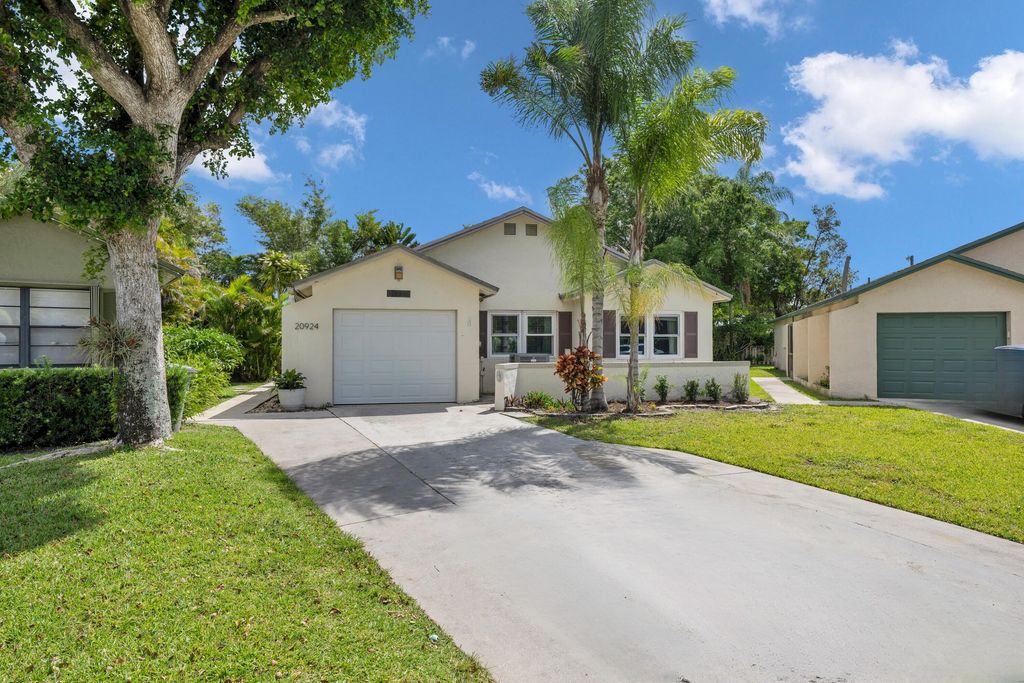 20924 N Springs Terrace, Boca Raton, FL 33428