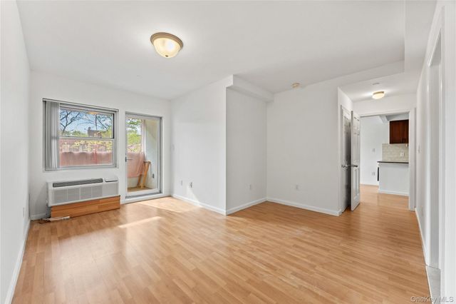 71-33 162nd Street 3F, Fresh Meadows, NY 11365