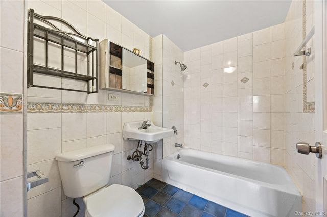 71-33 162nd Street 3F, Fresh Meadows, NY 11365