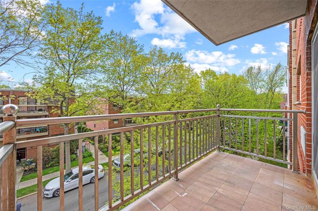 71-33 162nd Street 3F, Fresh Meadows, NY 11365