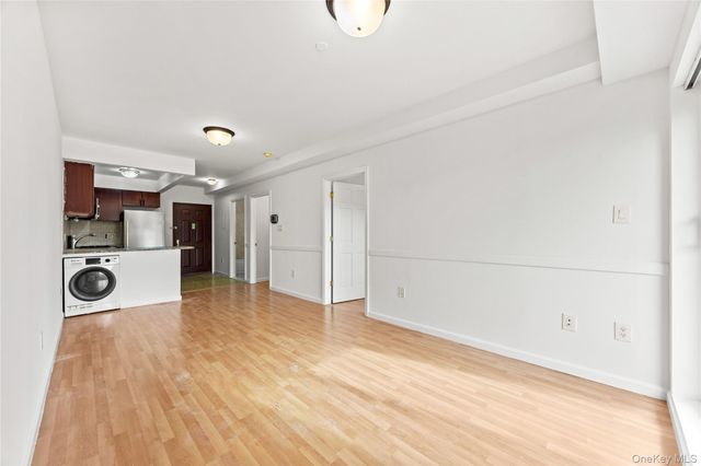 71-33 162nd Street 3F, Fresh Meadows, NY 11365