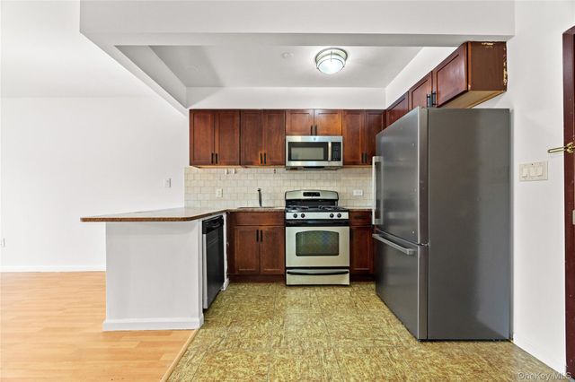 71-33 162nd Street 3F, Fresh Meadows, NY 11365